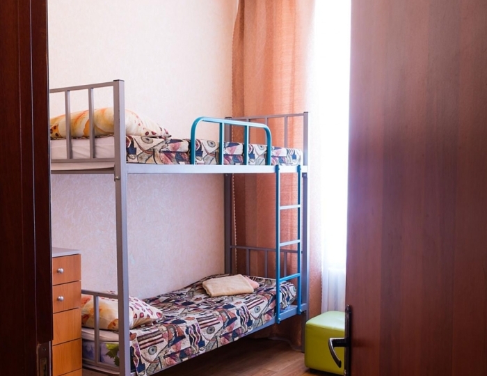 Номер эконом с 1 двухъярусной кроватью и 2 односпальными кроватями - Санаторий «Лесной» Орел